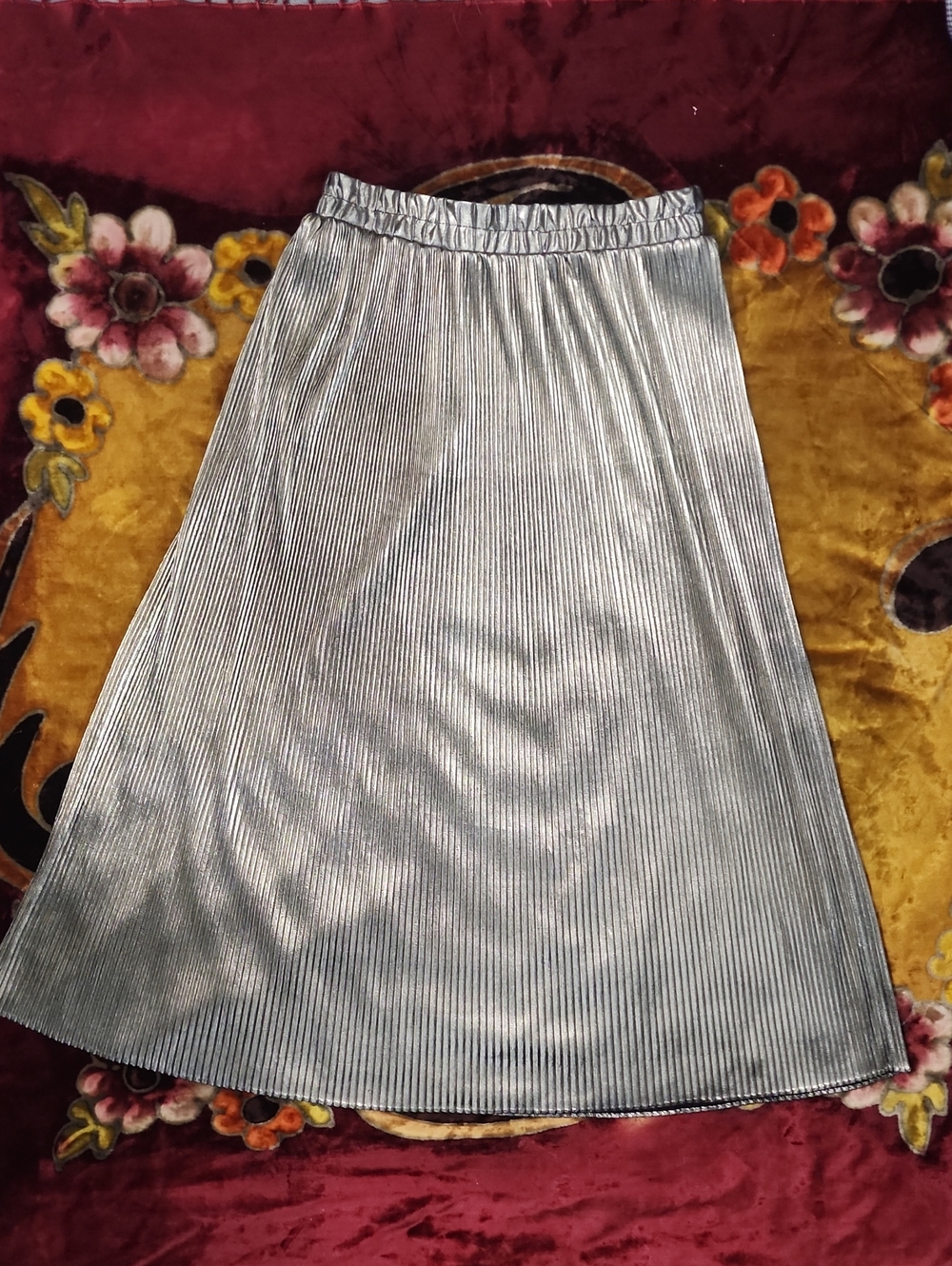 Vintage 💎 Metallic Gold Pleated Skirt -Requirements